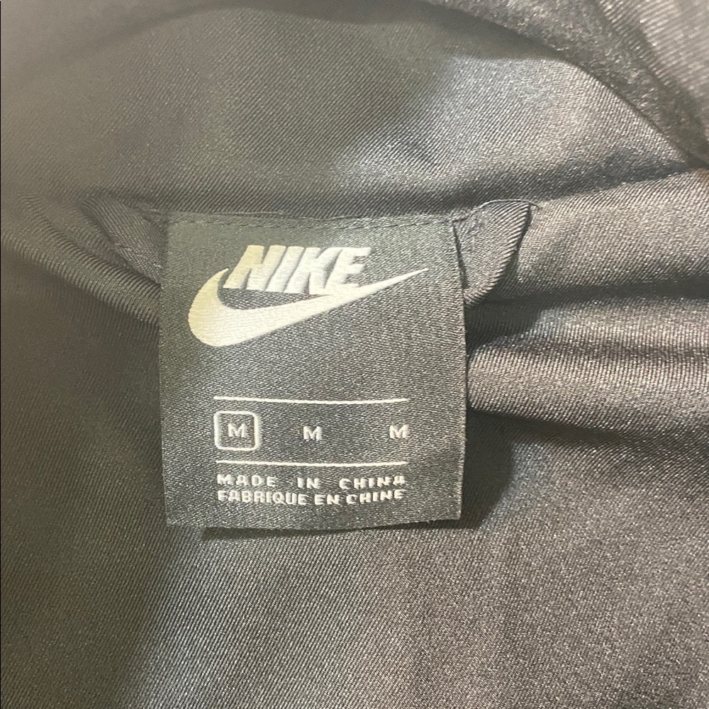Nike Women’s Sport Wear,Black And Fossil,Swoosh Logo,Faux FurJacket.Size-Medium. - Picture 4 of 15